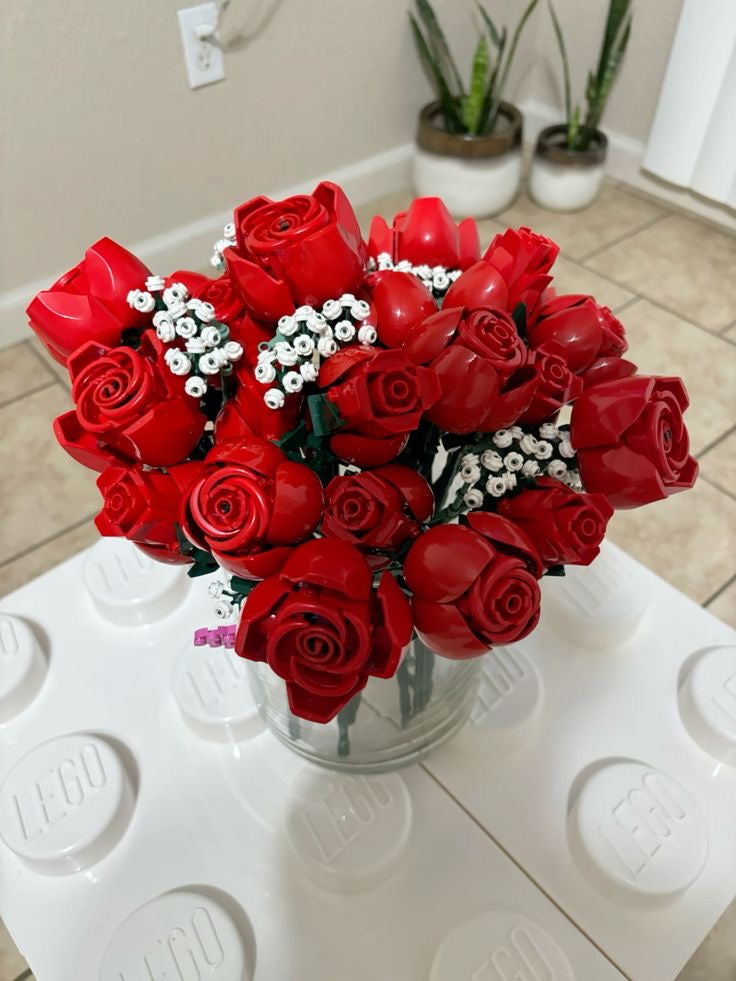 Everlasting LEGO Rose Bouquet Brighten any space with this elegant rose bouquet. Featuring vibrant red roses and delicate white accents, it’s a timeless decoration or gift for any occasion. Enjoy the beauty of flowers that never wilt.